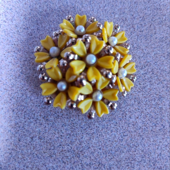 Vintage flower broach - Picture 1 of 1